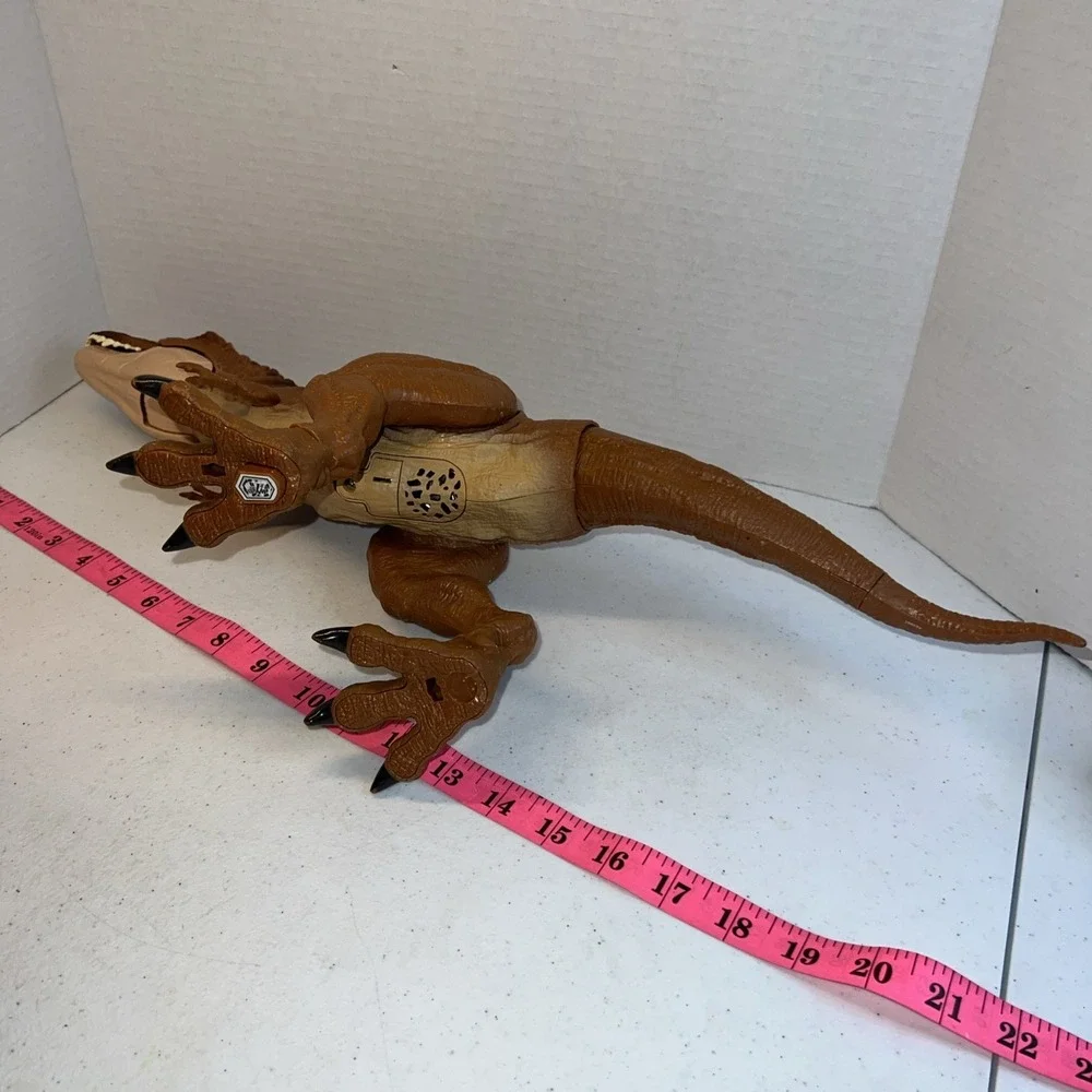 Jurassic World Thrash N' Throw Tyrannosaurus Rex T-Rex 2017 Sound Works 22